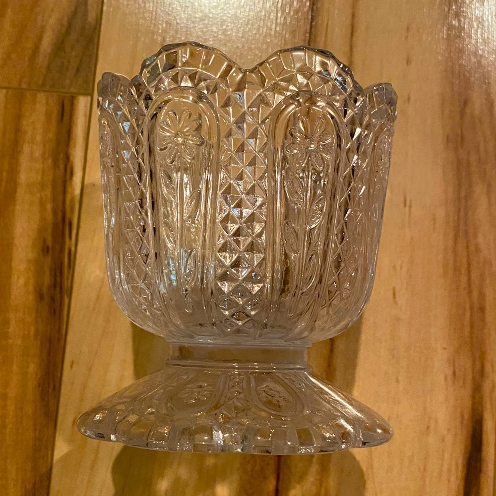 AVON Vintage Diamond and Daisies pedestal glass candle holder